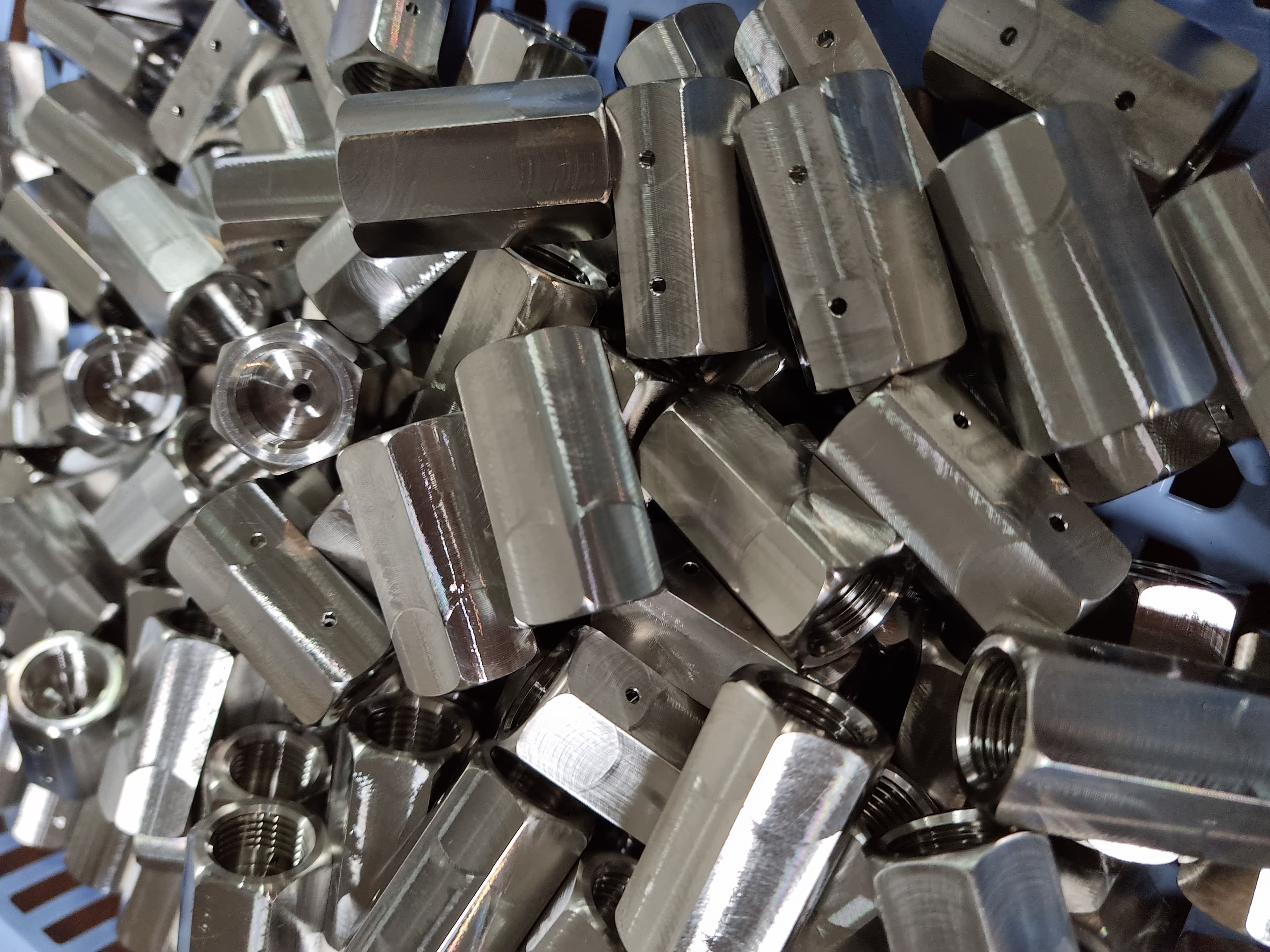 Stainless steel component 10